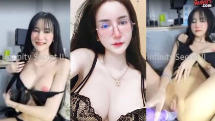 คลิปหลุดดาวติ๊กตอกน้องสะมายหยี๋ Smildyee11 ลูกหยี๋หีชมพู เน็ตไอดอลสาวไทยกำลังฮอตฮิตที่สุดบน Onlyfans 18+ แหกง่ามหีโชว์เสียวไลฟ์สด Line เอาควยปลอมแท่งใหญ่แทงเข้าออกรูหีตัวเองจนน้ำหีไหล ร้องครางลั่นห้อง