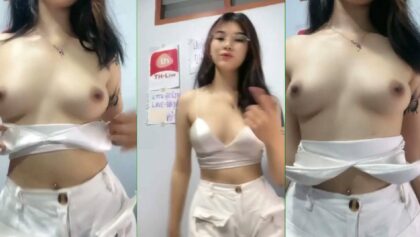 หลุดสาวทางบ้าน โชว์นมให้คนดูอย่างดีเลยสาวแว่นนี่มันแจ่มจริงๆ